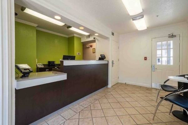 Foto van 1 tweepersoonsbed (queensize) | Niet roken - Vakantiehuis in Duluth - FloorPlan