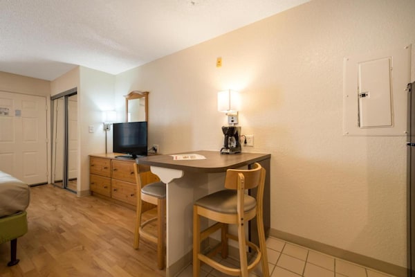 Foto van 1 tweepersoonsbed (queensize) | Niet roken - Vakantiehuis in Duluth - BedRoom