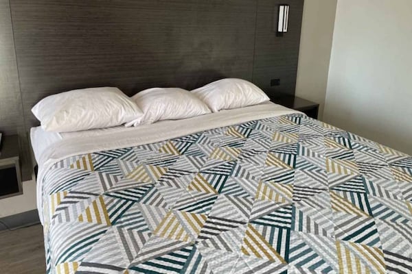 Foto van 1 kingsize bed | Nsmk, Micfridge - Vakantiehuis in Stockbridge - BedRoom