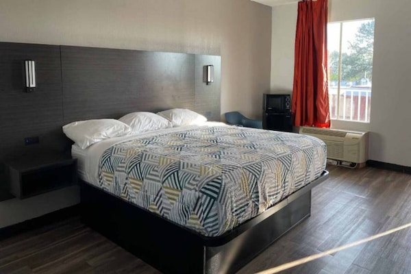 Foto van 1 kingsize bed | Nsmk, Micfridge - Vakantiehuis in Stockbridge - BedRoom