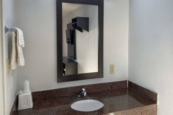 Foto van 1 kingsize bed | Nsmk, Micfridge - Vakantiehuis in Stockbridge - BathRoom