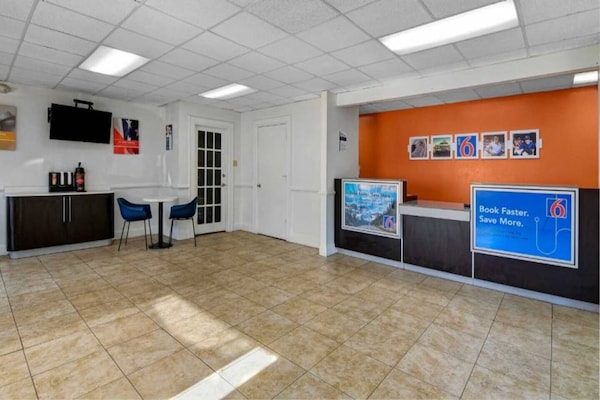 Foto van 1 kingsize bed | Rolstoeltoegankelijk bad, NSMK - Vakantiehuis in Atlanta - FloorPlan