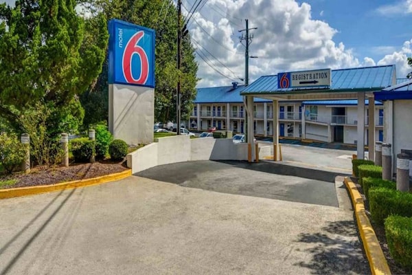 Foto van 1 kingsize bed | Rolstoeltoegankelijk bad, NSMK - Vakantiehuis in Atlanta - ExteriorSummer