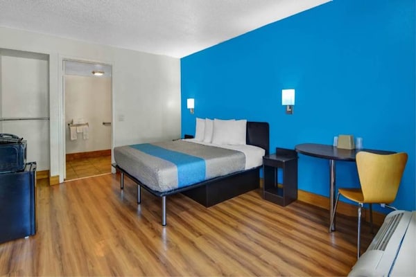 Foto van 1 kingsize bed | Rolstoeltoegankelijk bad, NSMK - Vakantiehuis in Atlanta - BedRoom