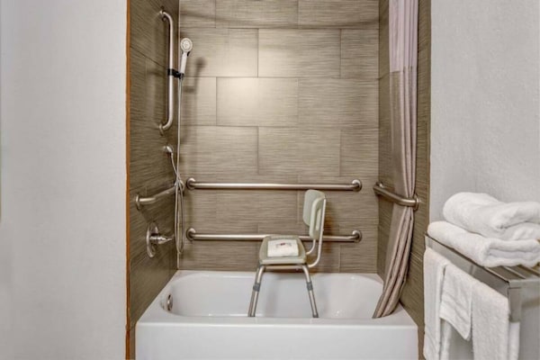 Foto van 1 kingsize bed | Rookvrij - Vakantiehuis in Atlanta - BathRoom