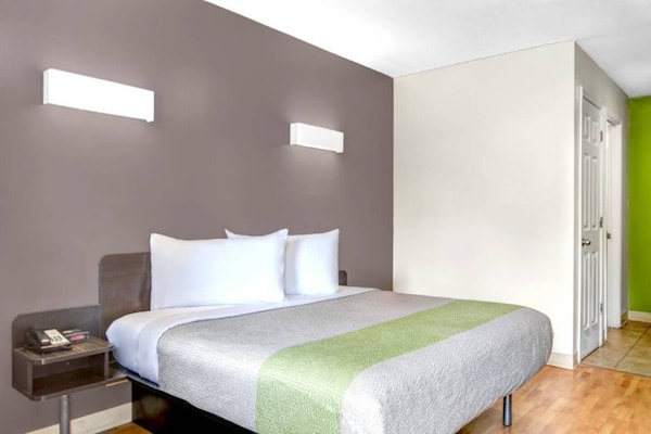 Foto van 1 kingsize bed | Rookvrij - Vakantiehuis in CHAMBLEE - BedRoom