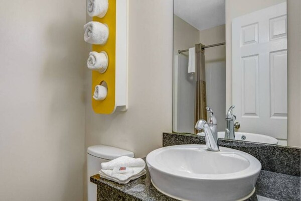 Foto van 1 kingsize bed | Rookvrij - Vakantiehuis in CHAMBLEE - BathRoom