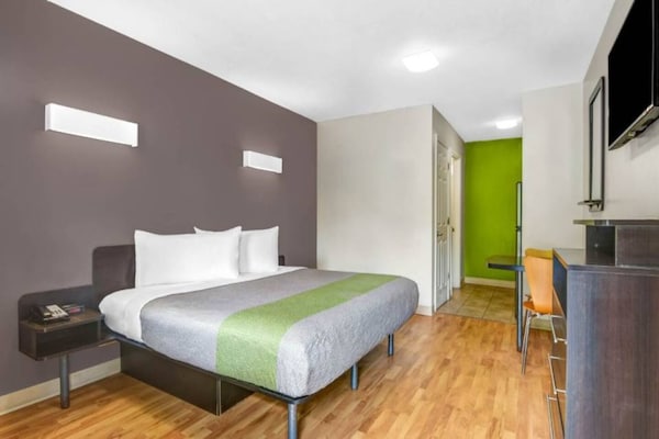 Foto van 1 kingsize bed | Rookvrij - Vakantiehuis in CHAMBLEE - BedRoom