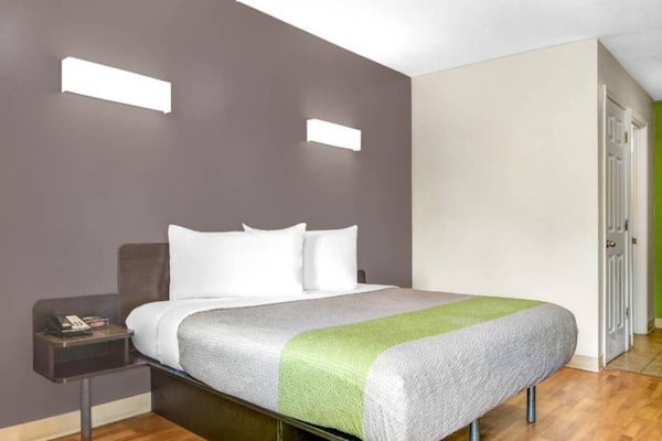 Foto van 1 tweepersoonsbed | rolstoeltoegankelijk | badkuip | smk - BedRoom