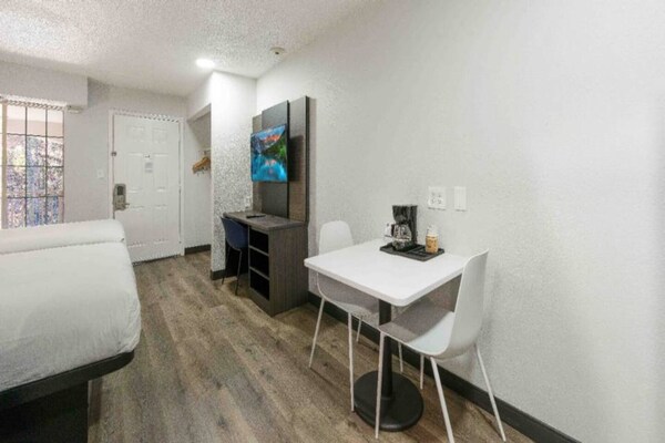 Foto van 1 tweepersoonsbed (queensize) | Rookvrij - Vakantiehuis in Tucker - BedRoom