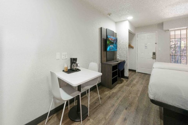 Foto van 1 tweepersoonsbed (queensize) | Rookvrij - Vakantiehuis in Tucker - BedRoom