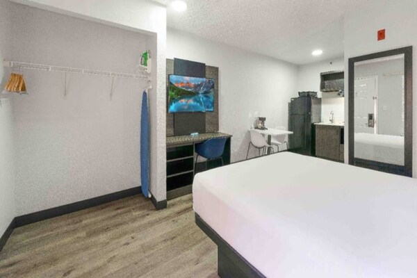 Foto van 1 tweepersoonsbed (queensize) | Magnetron, rookruimte - BedRoom
