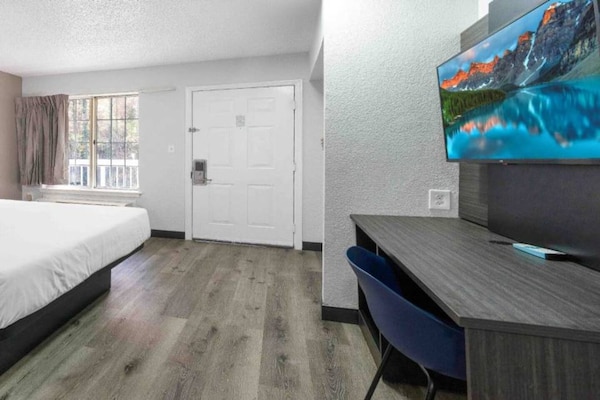 Foto van 1 tweepersoonsbed (queensize) | Magnetron, rookruimte - BedRoom