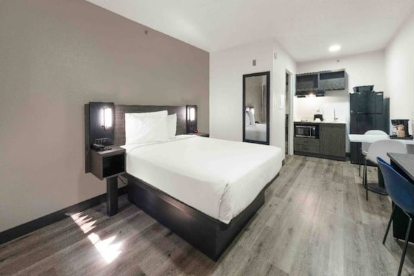 Foto van 1 tweepersoonsbed (queensize) | Magnetron, rookruimte - BedRoom