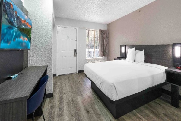 Foto van 1 tweepersoonsbed (queensize) | Magnetron, rookruimte - BedRoom