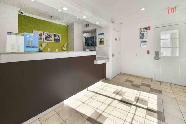 Foto van 1 tweepersoonsbed (queensize) | Magnetron, rookruimte - FloorPlan