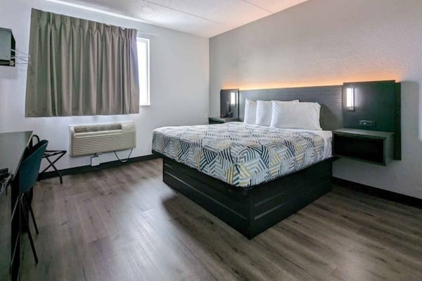 Foto van 1 kingsize bed | Nieuw ontwerp, NSMK - Vakantiehuis in Danvers - BedRoom