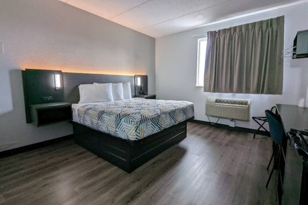 Foto van 1 kingsize bed | Nieuw ontwerp, NSMK - Vakantiehuis in Danvers - Facilities