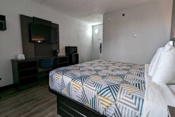 Foto van 1 kingsize bed | Nieuw ontwerp, NSMK - Vakantiehuis in Danvers - Facilities
