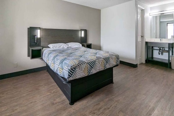 Foto van 1 tweepersoonsbed (queensize) | Toegankelijk voor mindervaliden/badkuip/magnetron - BedRoom