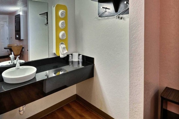 Foto van 1 tweepersoonsbed (Queensize) | Premium, Deluxe - Vakantiehuis in Tewksbury - BathRoom