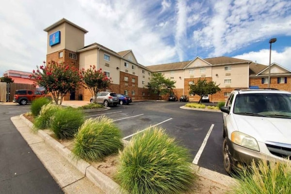 Foto van 1 kingsize bed - 1 queensize bed | NSMK, keuken - Vakantiehuis in Richmond VA - ExteriorSummer