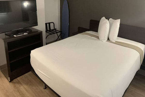 Foto van 1 kingsize bed | Rookvrij, slaapbank - Vakantiehuis in Hampton - BedRoom
