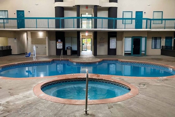 Foto van 1 Kingsize Bed | Niet-roken - Vakantiehuis in Savannah GA - Pool