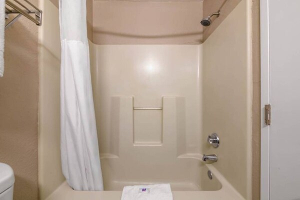 Foto van 1 tweepersoonsbed (queensize) | Niet-roken, Keuken - BathRoom