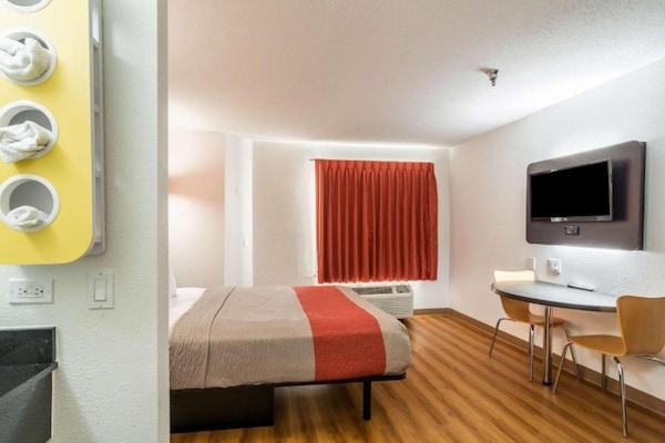 Foto van 1 tweepersoonsbed (Queensize) | Mobiliteit | Badkuip | NSMK - BedRoom