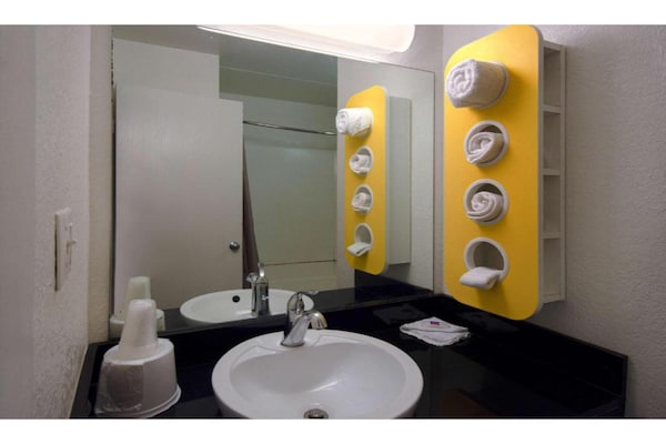 Foto van 1 kingsize bed | Rookvrij - Vakantiehuis in MERRILLVILLE - BathRoom