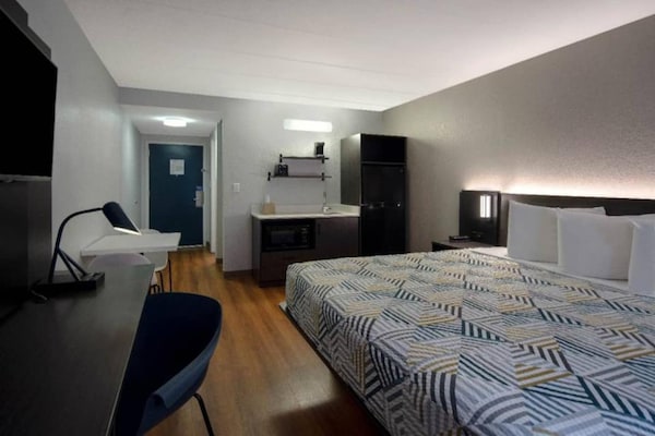 Foto van 1 kingsize bed | Badkuip met mobiele toegang Nsmk - Vakantiehuis in MERRILLVILLE - BedRoom
