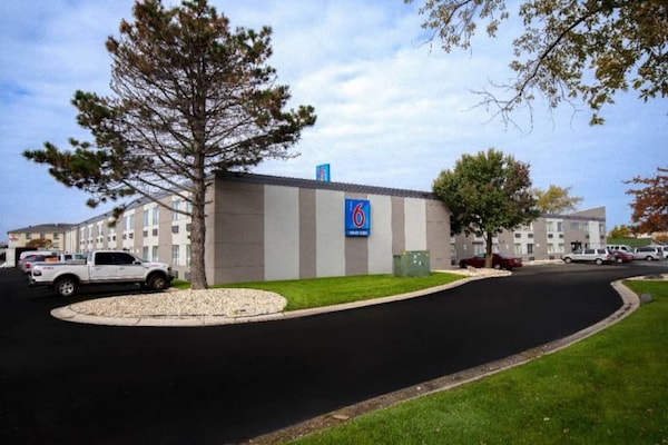 Foto van 1 kingsize bed | Badkuip met mobiele toegang Nsmk - Vakantiehuis in MERRILLVILLE - ExteriorSummer