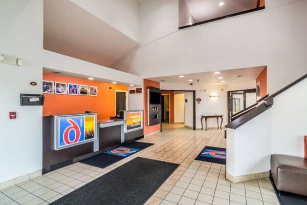 Foto van 1 tweepersoonsbed (queensize) | Rookvrij - Vakantiehuis in Harvey - FloorPlan
