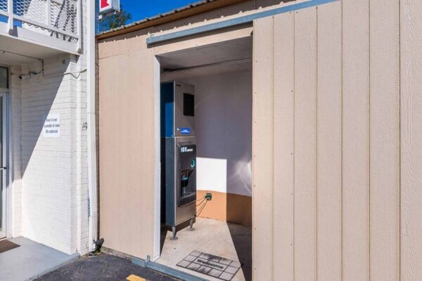 Foto van 1 King Bed | Niet-rokende, Micfridge - Vakantiehuis in CONNELLY SPRINGS - FloorPlan