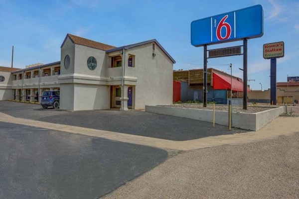 Foto van 1 kingsize bed | Rookvrij - Vakantiehuis in Clovis NM - ExteriorSummer