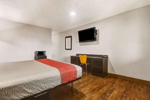 Foto van 1 kingsize bed | Rookvrij - Vakantiehuis in Clovis NM - BedRoom