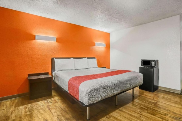 Foto van 1 kingsize bed | Rookvrij - Vakantiehuis in Clovis NM - BedRoom