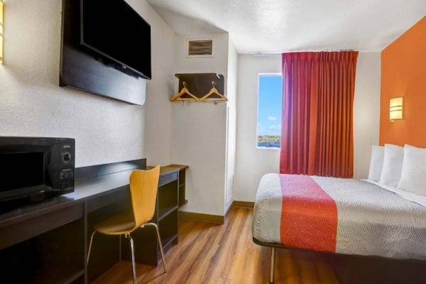 Foto van 1 tweepersoonsbed (queensize) | Rookvrij - Vakantiehuis in Benson - BedRoom