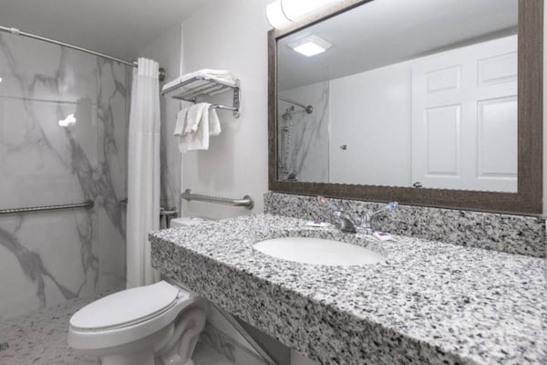 Foto van 1 tweepersoonsbed (queensize) | Rookvrij, Keuken - Vakantiehuis in Hickory - Facilities