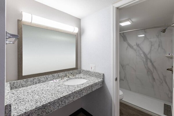 Foto van 1 tweepersoonsbed (queensize) | Rookvrij, Keuken - Vakantiehuis in Hickory - Facilities