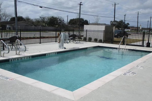 Foto van 1 kingsize bed | Suite, NSMK, Keuken - Vakantiehuis in Corpus Christi TX - Facilities