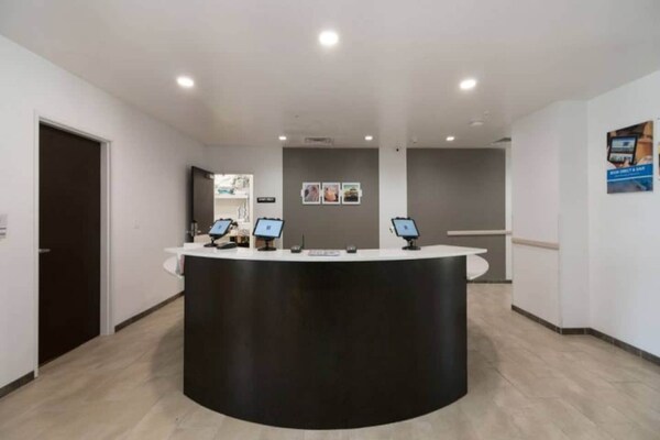 Foto van 1 kingsize bed | Suite, NSMK, Keuken - Vakantiehuis in Corpus Christi TX - FloorPlan