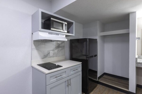 Foto van 1 kingsize bed | Roken toegestaan, koelkast aanwezig - Kitchen