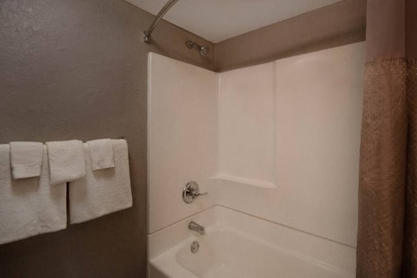 Foto van 1 kingsize bed | Micfridge - Vakantiehuis in MERRILLVILLE - BathRoom
