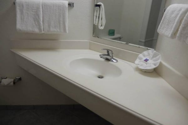 Foto van 1 kingsize bed | Micfridge - Vakantiehuis in MERRILLVILLE - Facilities
