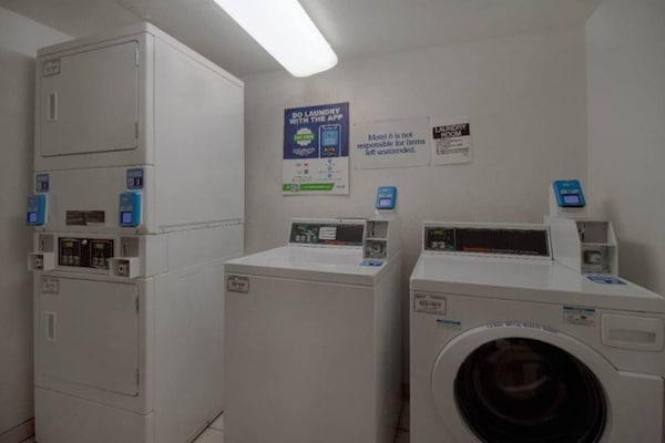 Foto van 1 tweepersoonsbed | Douche conform ADA/RI-normen - Vakantiehuis in MERRILLVILLE - Facilities