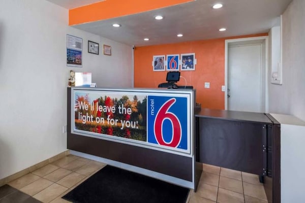Foto van 1 kingsize bed | Roken toegestaan, koelkast aanwezig - FloorPlan