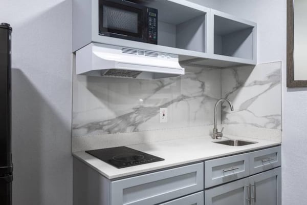 Foto van 1 tweepersoonsbed (queensize) | Roken toegestaan, koelkast (McFridge) - Kitchen