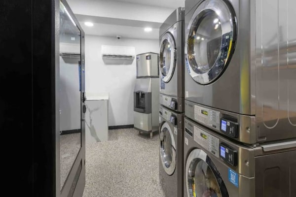 Foto van 1 tweepersoonsbed (queensize) | Roken toegestaan, koelkast (McFridge) - Facilities